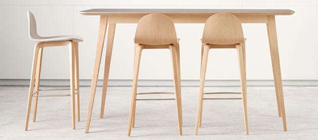 mesa y sillas de diseño en tolosa